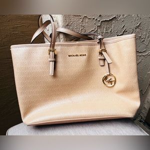 Michael Kors Jet Set Carryall Tote
